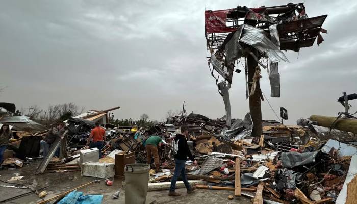 US hit by catastrophic tornadoes and wildfires, death toll rises to 40