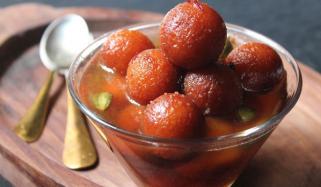 افطار میں میٹھے کی طلب پوری کریں گلاب جامن سے