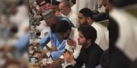 بابر اعظم کی مسجدِ نبوی ﷺ میں روزہ افطار کرتے ویڈیو وائرل