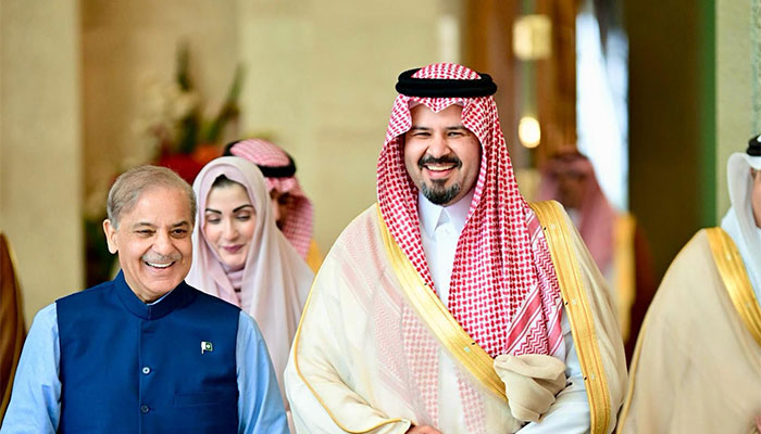 وزیراعظم شہباز شریف مدینہ منورہ پہنچ گئے