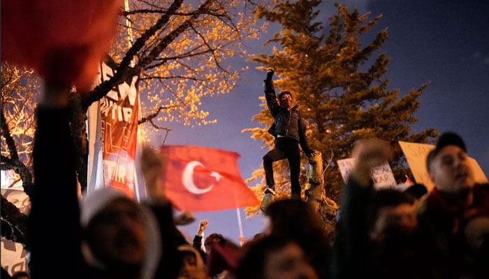 Turkey: Protesters continue demonstrations despite government