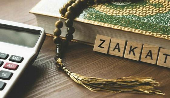 زکوٰۃ کی رقم ایک فرد کو دینا افضل ہے یا متعدد میں تقسیم کرنا؟