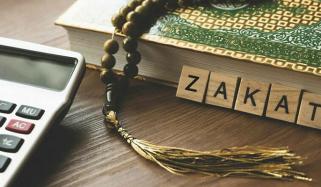 زکوٰۃ کی رقم ایک فرد کو دینا افضل ہے یا متعدد میں تقسیم کرنا؟