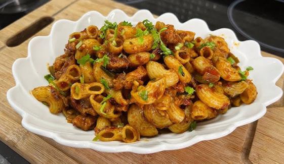 چٹ پٹی اچاری میکرونی گھر پر بنائیں