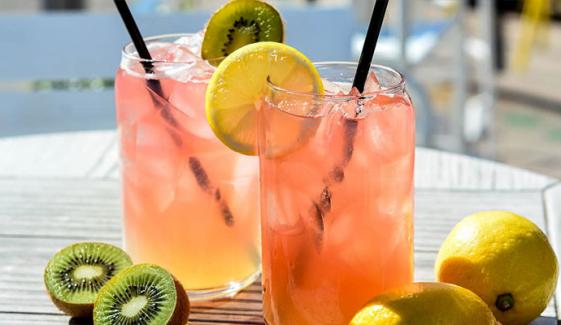 موسمِ گرما میں موٹاپے سے نجات دلانے والے بہترین مشروبات