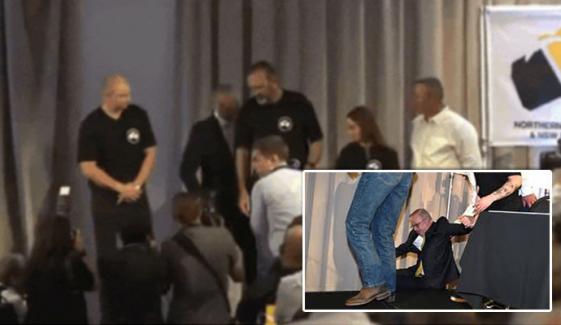 آسٹریلوی وزیراعظم انتخابی مہم کے دوران اسٹیج سے گر پڑے