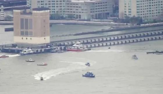 نیویارک میں ہیلی کاپٹر دریا میں گرنے کی ویڈیو سامنے آ گئی