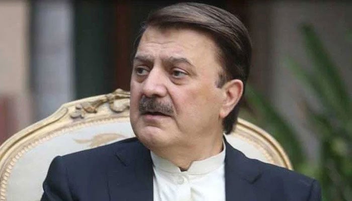 سابق وفاقی وزیر ہمایوں اختر خان — فائل فوٹو