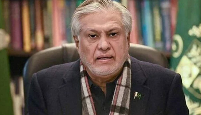 افواج پاکستان کسی بھی چیلنج سے نمٹنے کےلیے تیار ہیں، نائب وزیراعظم