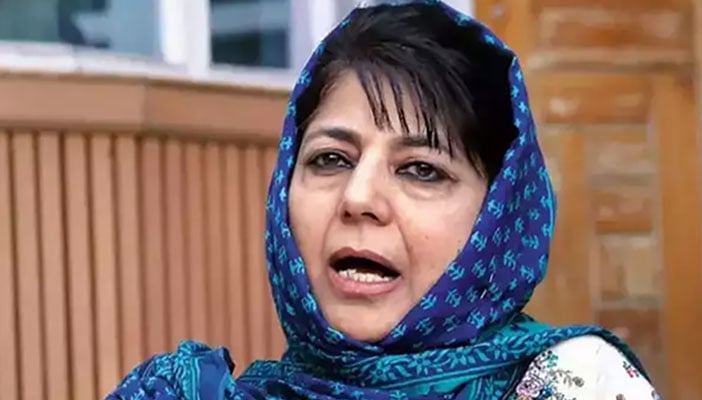 بھارت میں زیر تعلیم کشمیری طلبا کی پریشان کُن فون کالز مل رہی ہیں، محبوبہ مفتی