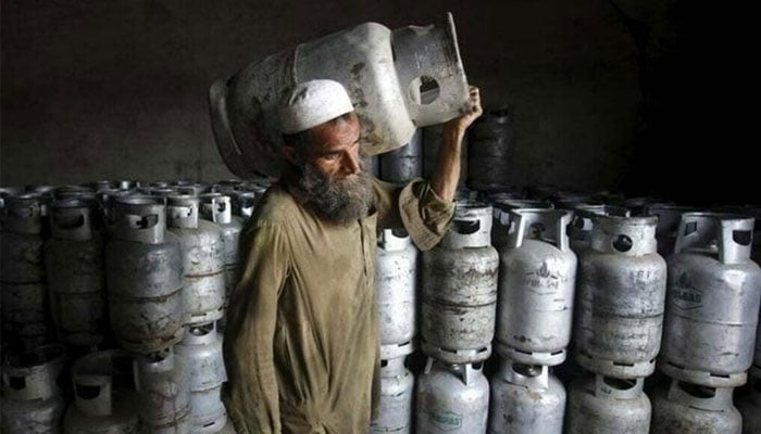 ایل پی جی کی فی کلو قیمت 3 روپے 20 پیسے سستی