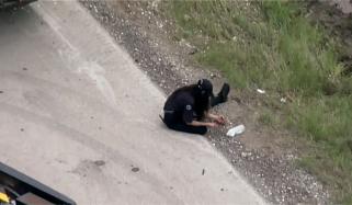 80 لاکھ سکے لیجانے والا ٹرک ٹیکساس ہائی وے الٹ گیا