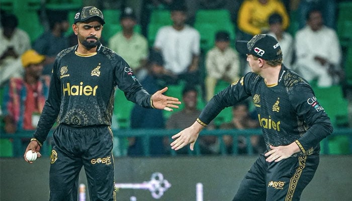 پشاور زلمی نے اسلام آباد یونائیٹڈ کو 6 وکٹ سے ہرادیا