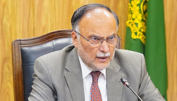 وفاقی وزیرِ منصوبہ بندی احسن اقبال— فائل فوٹو