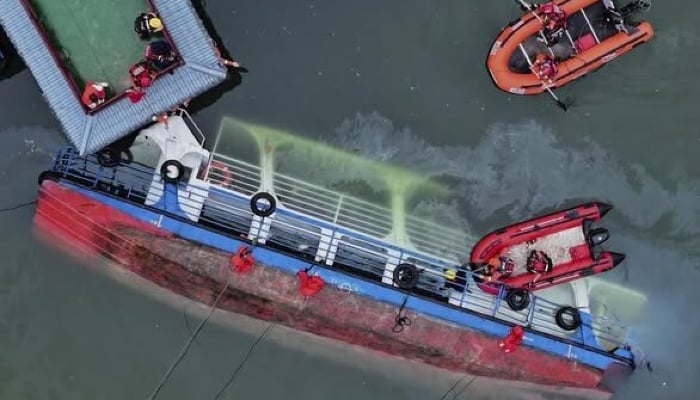 China tourist boat tragedy: Ten die after strong winds capsize four crafts