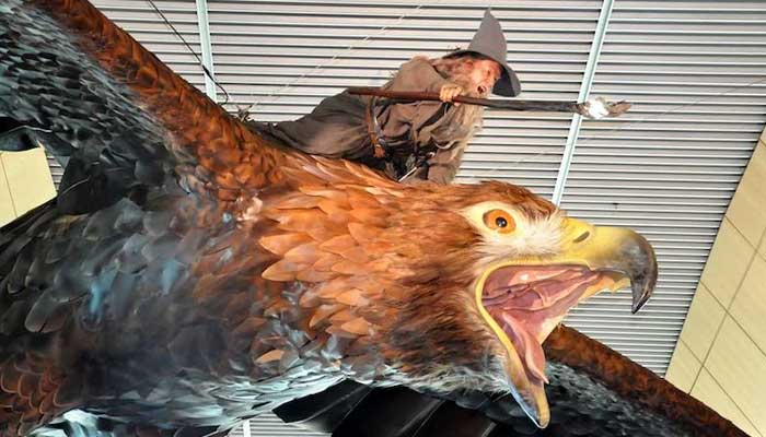New Zealand airport to discard giant Hobbit-themed eagle sculptures