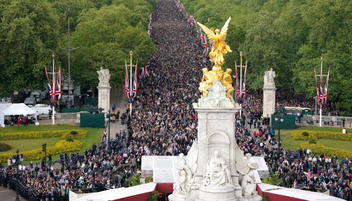 VE Day 80: UK celebrates victory with royal tributes and dazzling air show