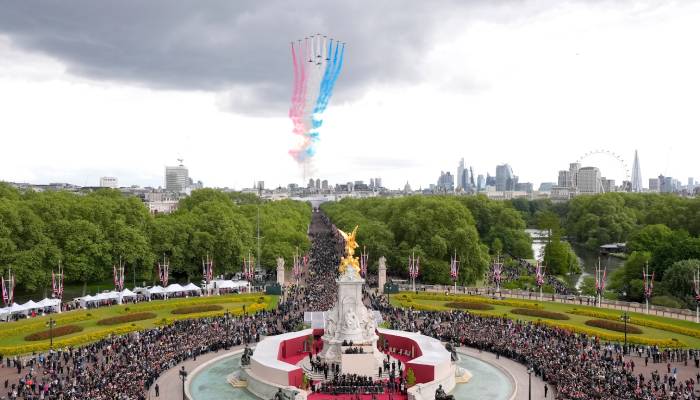 VE Day 80: UK celebrates victory with royal tributes and dazzling air show