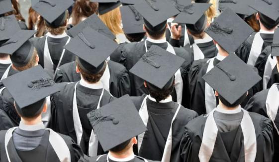 انگلینڈ: 40 فیصد جامعات مالی بحران کا شکار، اخراجات میں کمی کیلئے جامعات بند ہونے لگیں