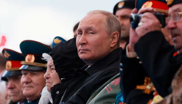 Vladimir Putin commemorates Russias Victory Day Parade with short ceasefire