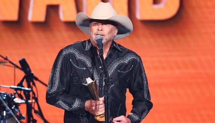 Alan Jackson marks emotional return at ACM Awards amid illness