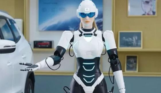 چینی کار کمپنی نے انسان نما روبوٹ عملہ متعارف کرادیا