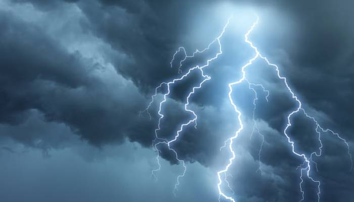 UK Weather: Thunderstorms set to hit after scorching 27C weekend