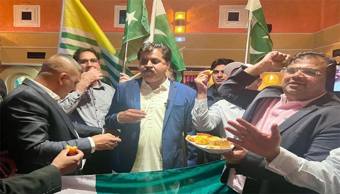 فرانس میں مقیم پاکستانیوں اور کشمیریوں نے افواج پاکستان کی کامیابی پر یوم تشکر منایا