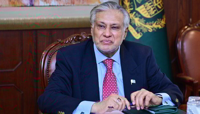 نائب وزیرِ اعظم اور وزیرِ خارجہ اسحاق ڈار—فائل فوٹو
