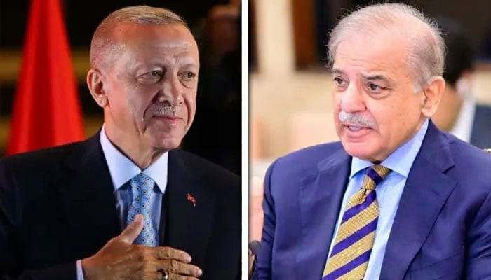 وزیرِ اعظم شہباز شریف اور ترک صدر رجب طیب اردوان—فائل فوٹوز