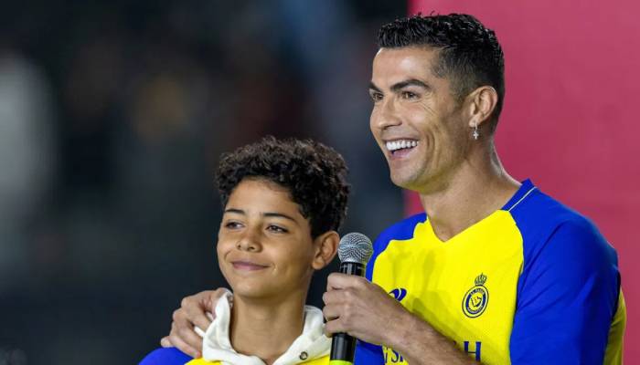 Cristiano Ronaldo proudly congratulates son after U-15 debut victory