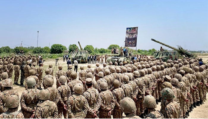 چند گھنٹوں میں پاکستان کے محافظوں نے بھارتی جارحیت خاک میں ملا دی: وزیرِ اعظم شہباز شریف