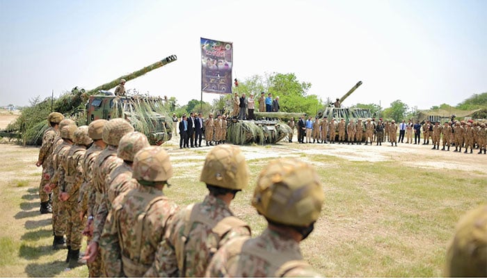 چند گھنٹوں میں پاکستان کے محافظوں نے بھارتی جارحیت خاک میں ملا دی: وزیرِ اعظم شہباز شریف