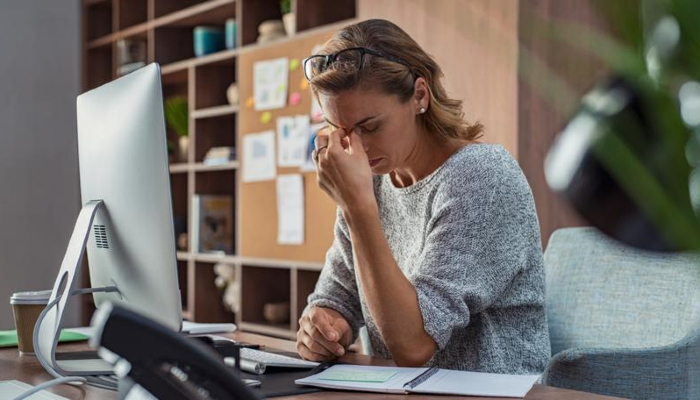 Study reveals working for long hours may alter your brain