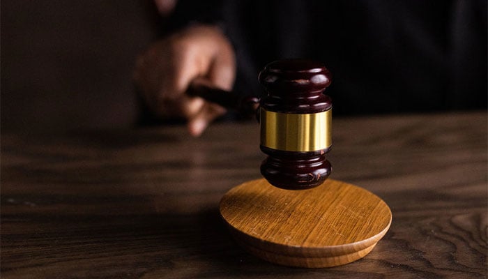 بھارتی عدالت نے شوہر سے علیحدگی کے بعد بچے کی ذمہ داری اٹھانے والی ماں کو نان نفقے کا حقدار قرار دے دیا