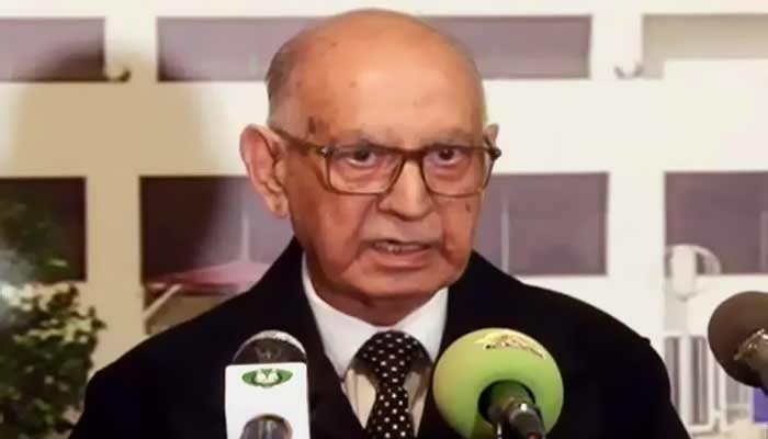 مسلم لیگ نبواز کے سینیٹر عرفان صدیقی—فائل فوٹو