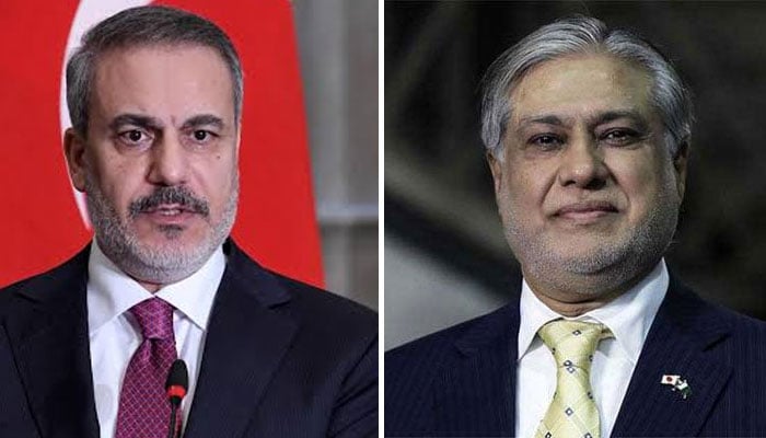پاکستانی وزیرِ خارجہ اسحاق ڈار اور ان کے ترک ہم منصب حاکن فدان—فائل فوٹوز