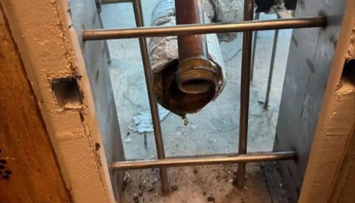 New Orleans jail break: Ten inmates flee through toilet hole, leave mocking notes