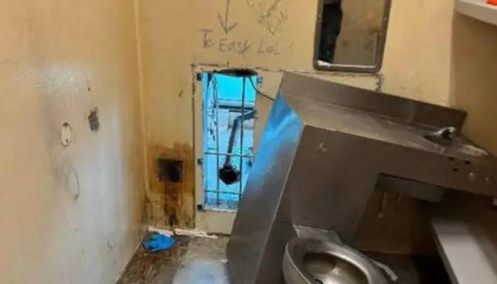 New Orleans jail break: Ten inmates flee through toilet hole, leave mocking notes