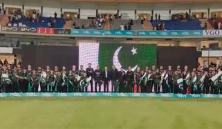 PSL10 کا میلہ پھر سج گیا، افواج کو زبردست خراجِ تحسین