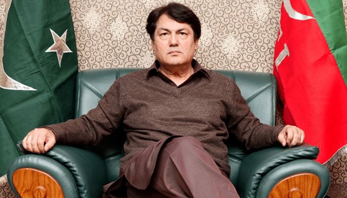 مشیر اطلاعات خیبرپختونخوا بیرسٹر سیف—فائل فوٹو