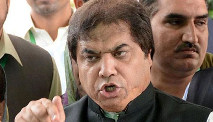 وفاقی وزیرِ ریلوے حنیف عباسی—فائل فوٹو