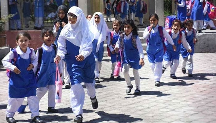 ہیٹ ویو کے باعث پنجاب کے اسکولوں میں موسم گرما کی تعطیلات 28 مئی سے دینے کا اعلان