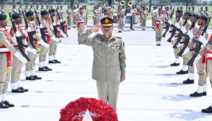 فیلڈ مارشل عاصم منیر کے اعزاز میں جی ایچ کیو میں یادگار شہداء پر خصوصی تقریب