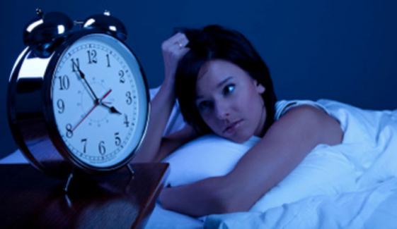 نصف شب کو نیند سے جاگنا عام کیفیت نہیں، ماہرین