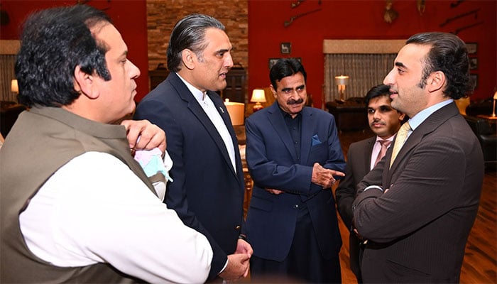 فیلڈ مارشل عاصم منیر کی جانب سے عشائیہ،صدرِ مملکت و وزیرِ اعظم سمیت سیاسی قیادت کی شرکت