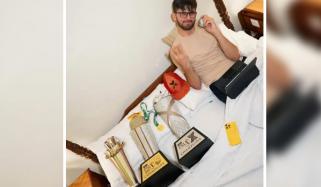 شاہین آفریدی کا تین تین ٹرافیز کیساتھ مداحوں کو ’گُڈ مارننگ‘