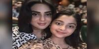 فضا علی بیٹی کو بالی ووڈ فلم دکھانے پر مشکل میں آگئیں