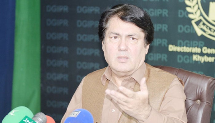 مشیرِ اطلاعات خیبر پختون خوا بیرسٹر محمد علی سیف—فائل فوٹو