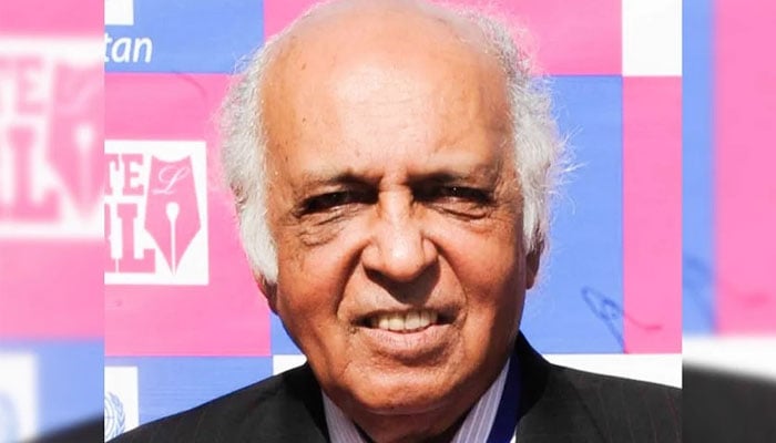 سابق گورنر سندھ کمال اظفر—فائل فوٹو